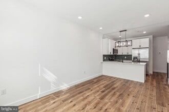 Building Photo - 415 W York St
