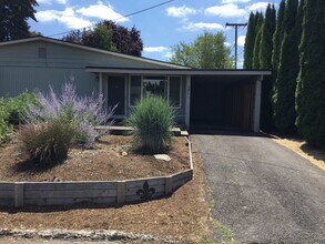 Building Photo - 334 Foxglove Ave