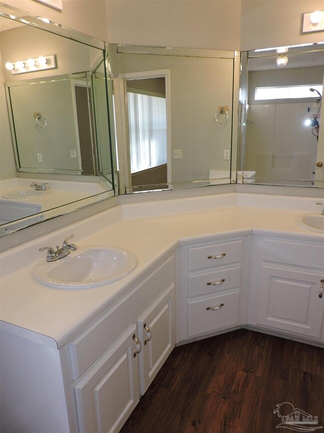 Foto del edificio - 1897 Gulf Bay Ln