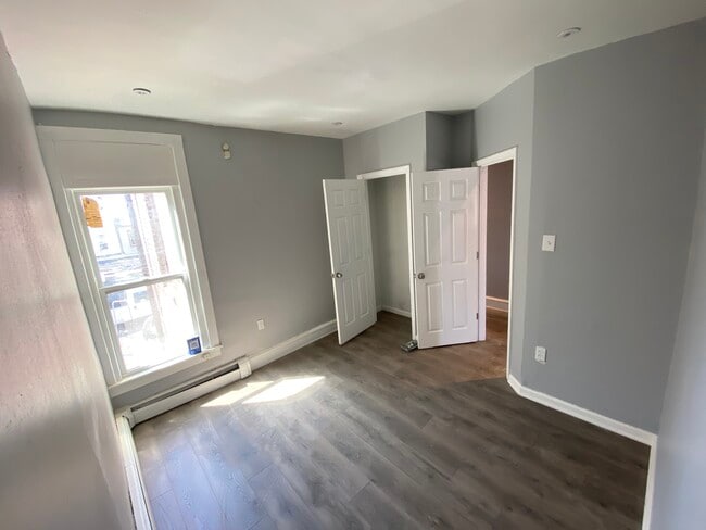 Middle room - 4500 N Front St