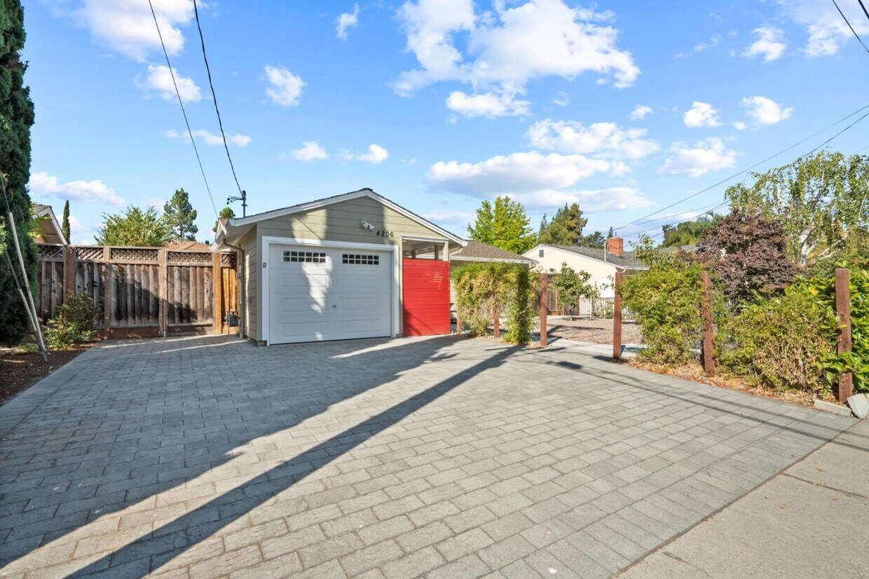 Foto principal - 4206 Suzanne Dr
