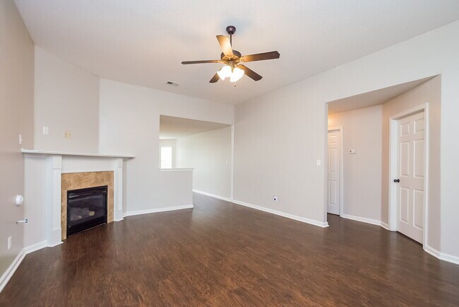 Building Photo - 4313 Genevieve Dr