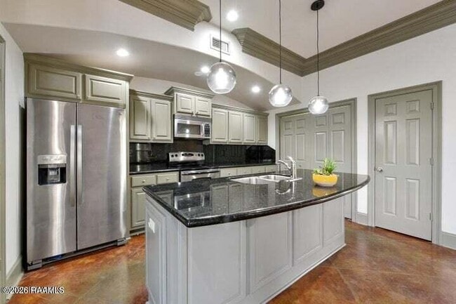 Building Photo - 104 Richardson Ave