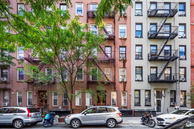 Building Photo - 344 E 65th St