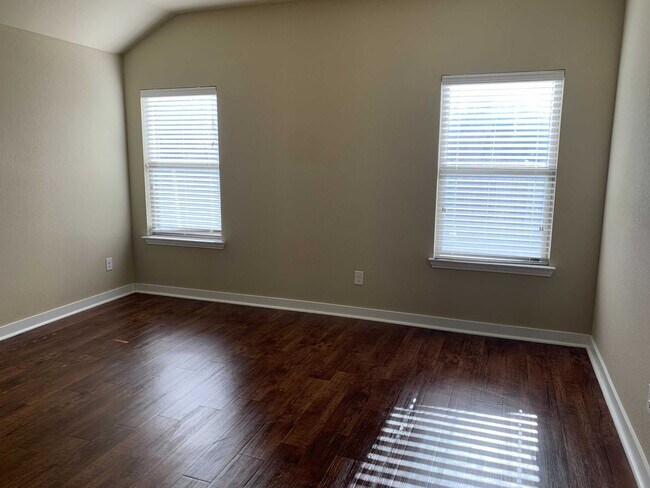 Building Photo - 3441 Cayman Dr