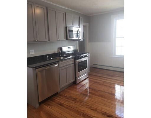 Building Photo - 240 Beacon St