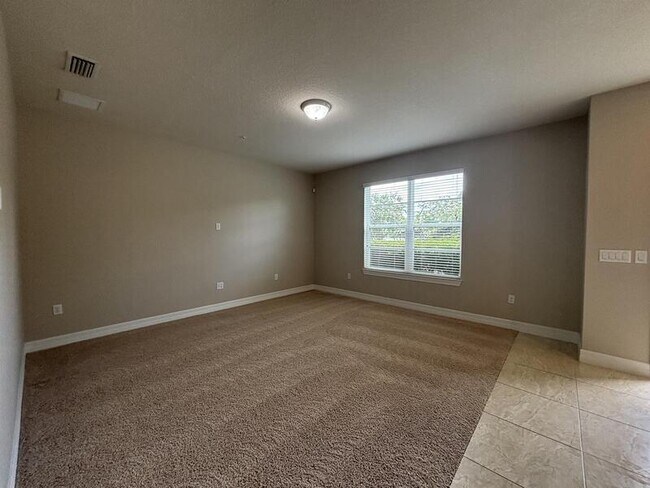 Foto del edificio - 8656 Waksman Pl