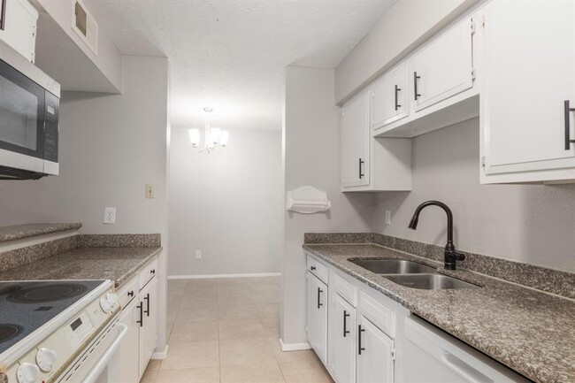 Foto del edificio - 10555 Turtlewood Ct
