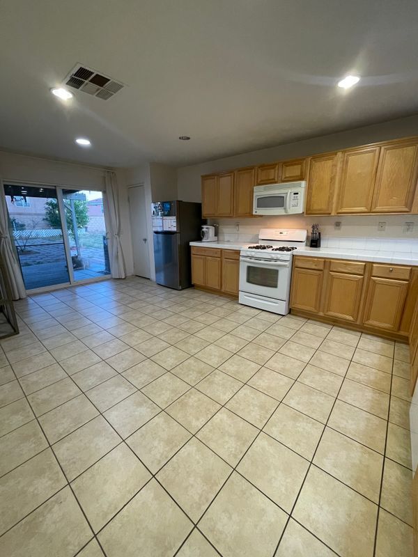 Building Photo - 45118 Parkview Ln