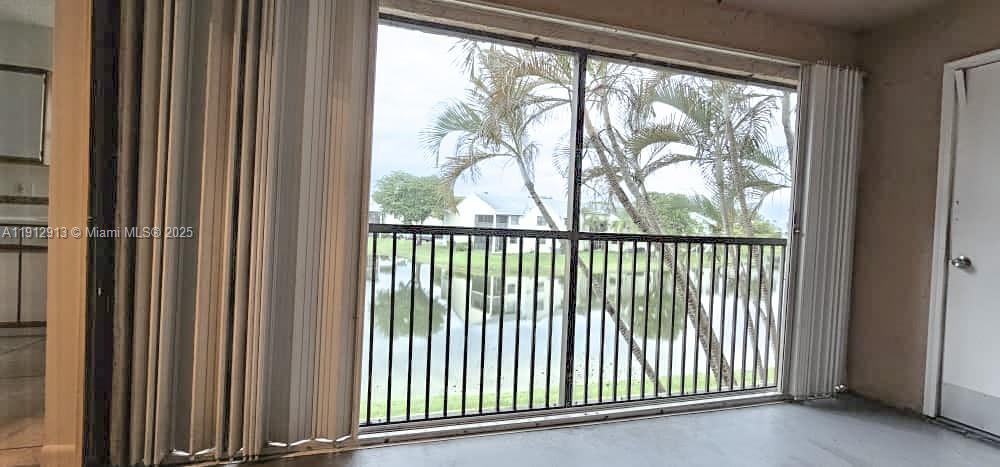 Primary Photo - 1080 N Franklin Ave