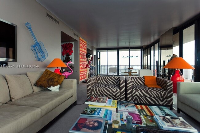 Building Photo - 1000 Venetian Way