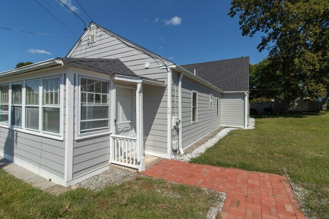 Foto del edificio - 38 Mohican Rd