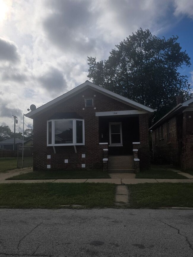 Building Photo - 1364 Roosevelt St