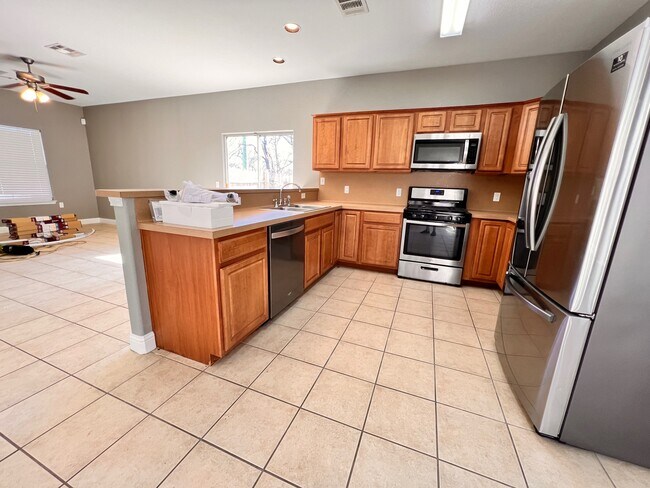 Building Photo - 5507 Stuart Cir