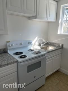 Building Photo - 2 br, 1 bath Duplex - 3702 Killam Ave B