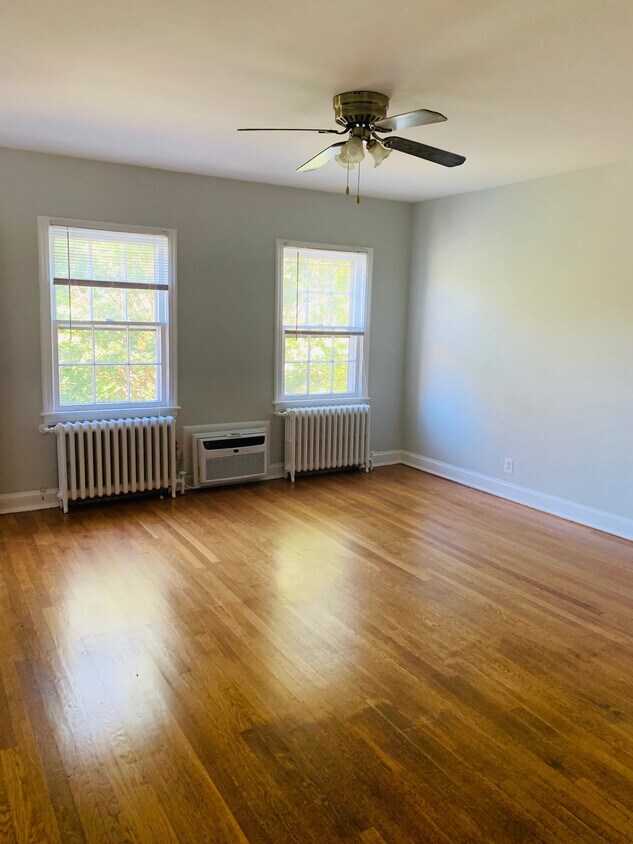 Living Room - 4016 47th St NW