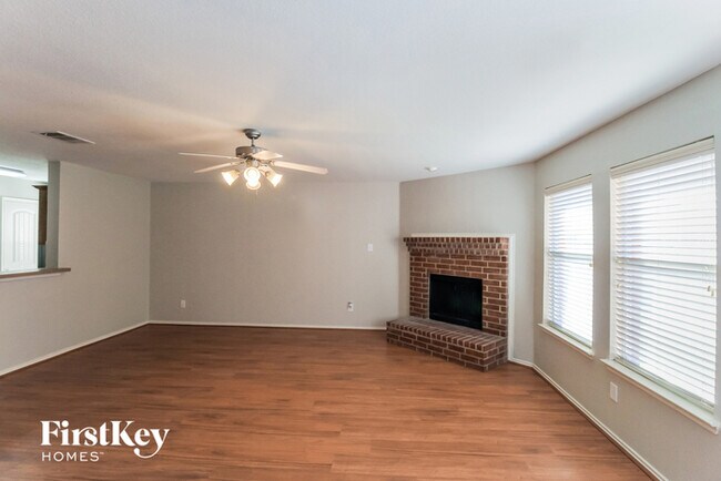 Foto del edificio - 503 Cypress Ct