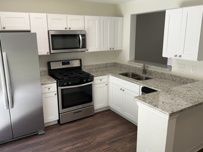 Foto del edificio - 5607 Tanagerlake Rd