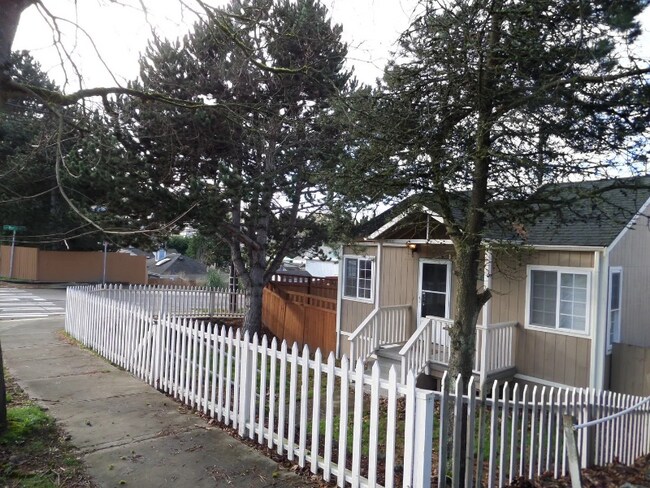 Foto del edificio - 7061 16th Ave SW