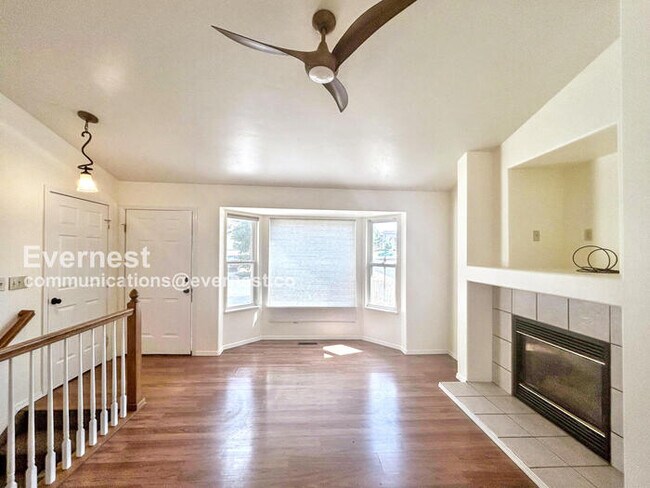 Foto del edificio - 6961 Lost Springs Dr