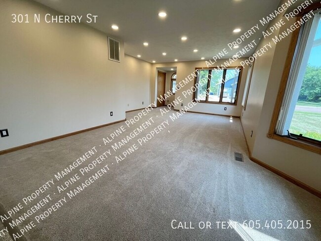Building Photo - 301 N Cherry St
