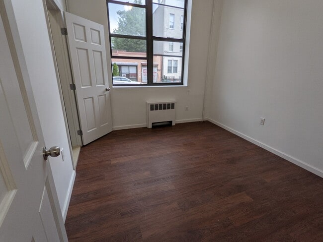 Building Photo - 711 Evergreen Ave