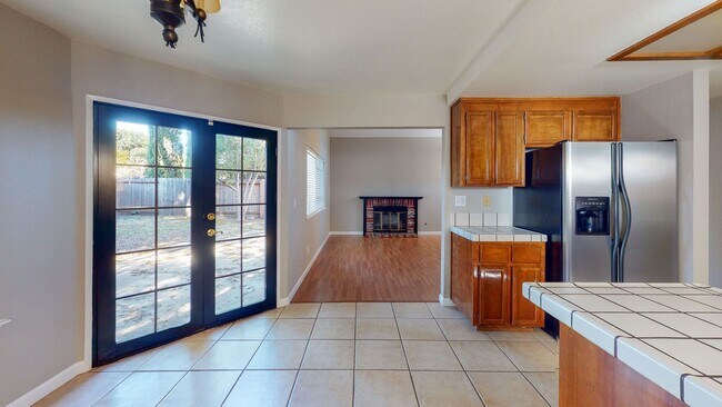 Building Photo - Single Family Residence