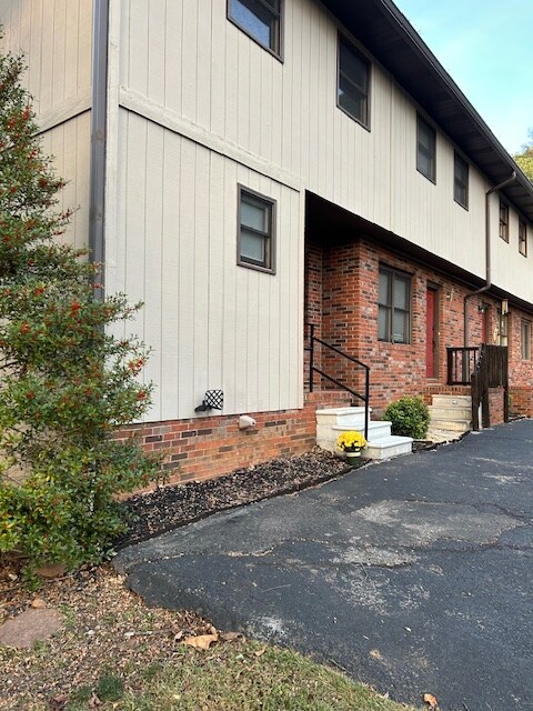 Foto del edificio - 225 Huckleberry Rd