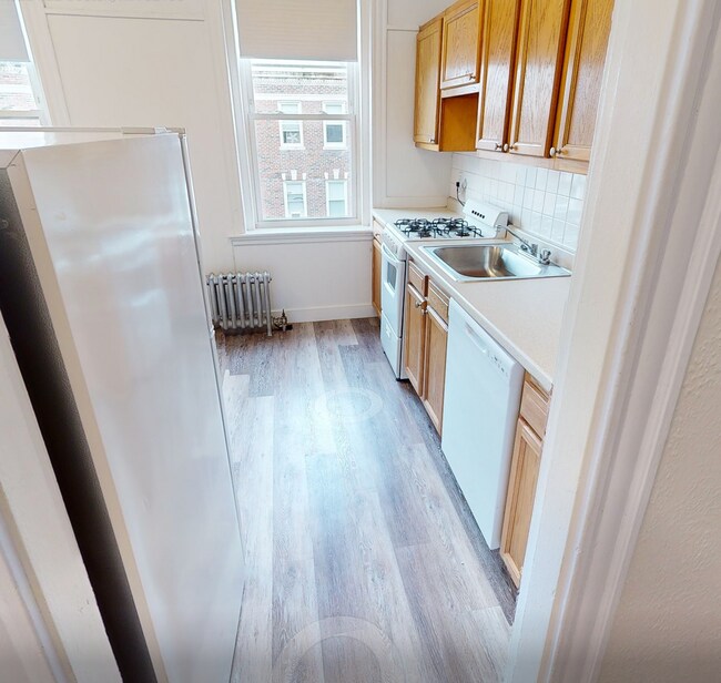 Photo - 9/1 No Fee! spacious studio w/updated eat in kitchen near B/C/D trains Apartment