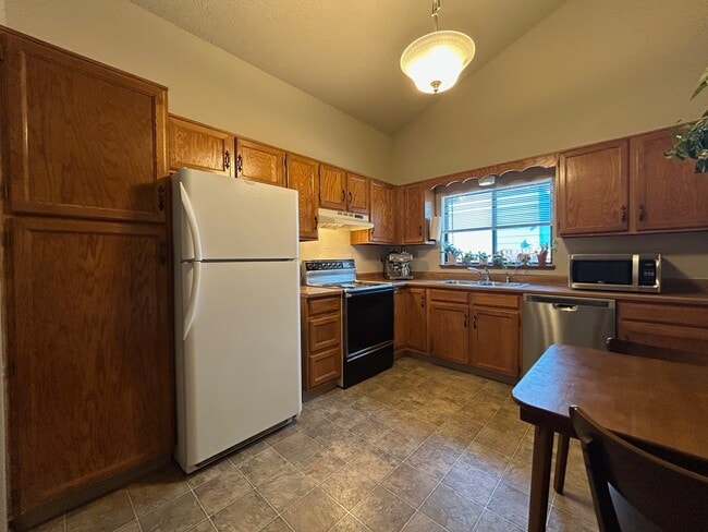 Building Photo - 5935 Pemberton Way