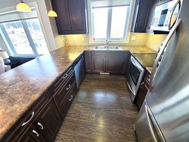 Building Photo - 930 11 St