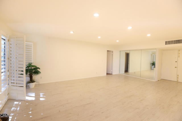 Foto del edificio - 1127 E Del Mar Blvd