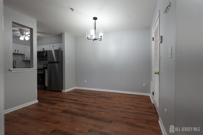 Building Photo - 421 Waterford Dr