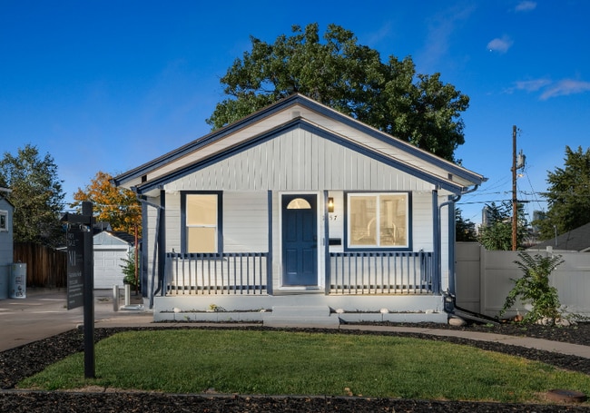 Building Photo - 1557 W Dakota Ave