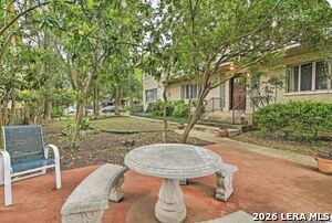 Foto del edificio - 217 E Lullwood Ave