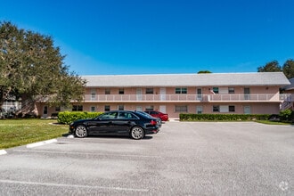 Building Photo - 18081 SE Country Club Dr