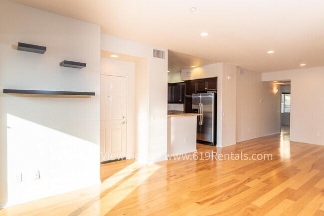 Building Photo - Beautiful 2 Bedroom, 2 Bath Condo with Garage