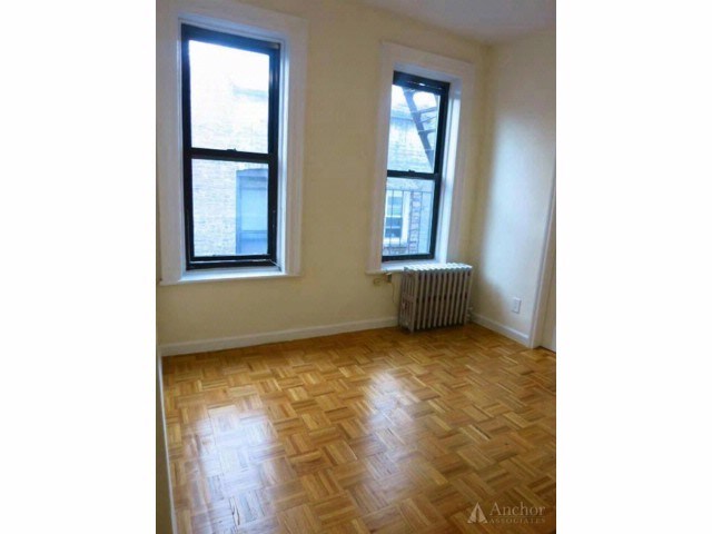 Building Photo - 230 E 78th St