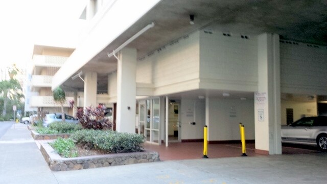 Bldg. entrance - 2421 Tusitala St