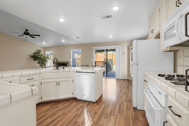 Building Photo - 209 Grapewood Ct