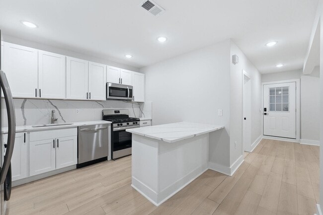 Building Photo - 1205 Hillside Pl