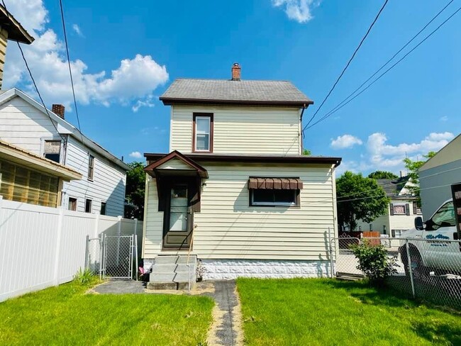 Building Photo - 2318 6th Ave