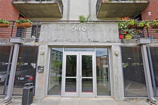 Building Photo - 640 Glen Iris Dr NE