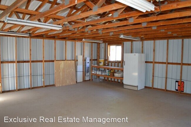 Building Photo - 3 br, 1 bath House - 216 Pine Street