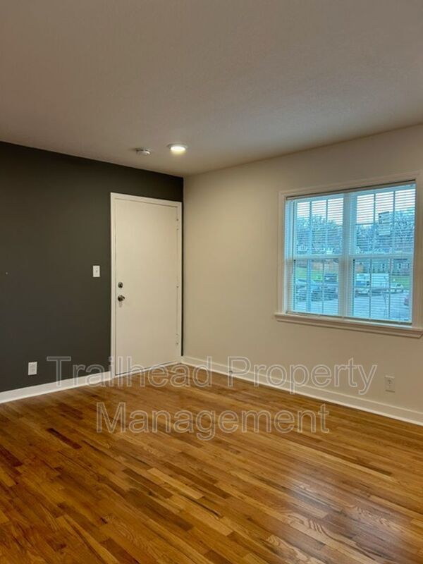 Foto del edificio - 300 E Gregory Blvd