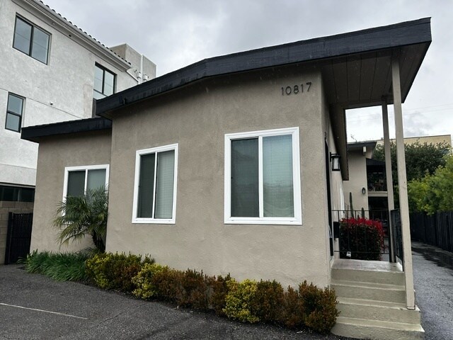 Building Photo - 10817 Huston St