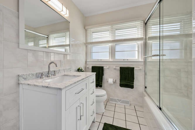 Building Photo - 4360 Prospect Ave