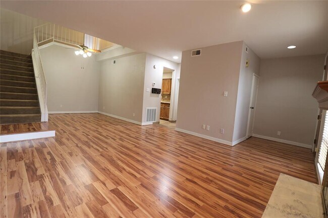 Foto del edificio - 1116 Bering Dr