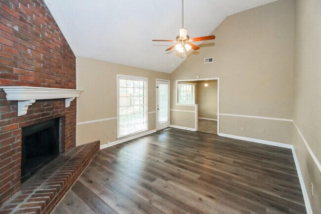 Foto del edificio - 7025 Hearthside Cove