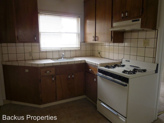 Foto del edificio - 529 Laine St